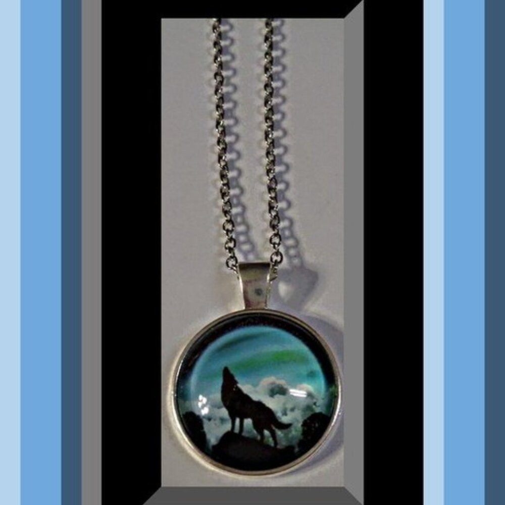 Silver Tone Wolf Design Necklace